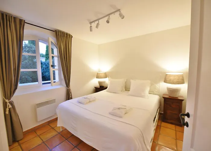Bastide Sainte Anne Hotel *